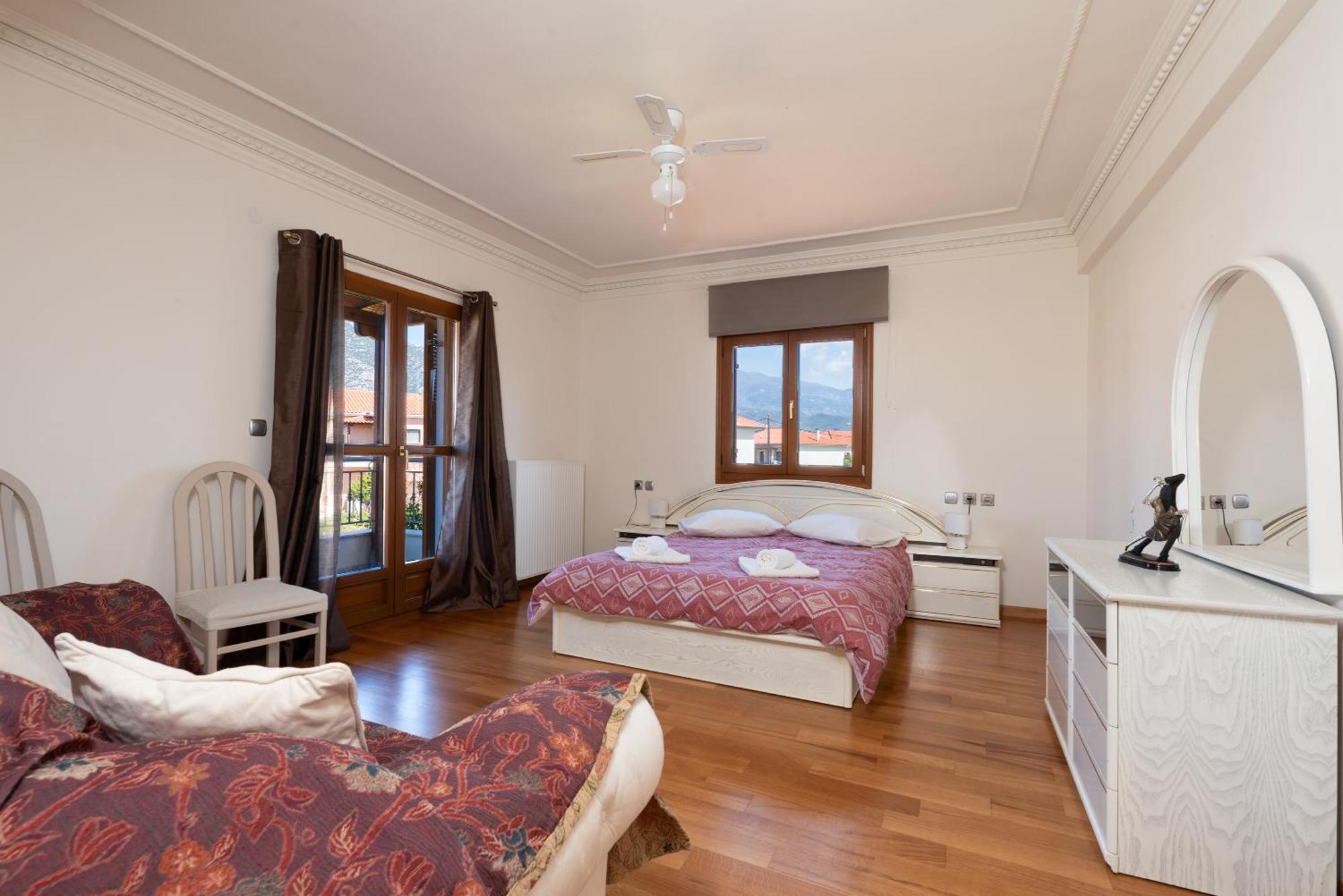 Christina'S Twin Palm Trees House Apartment Agria Luaran gambar
