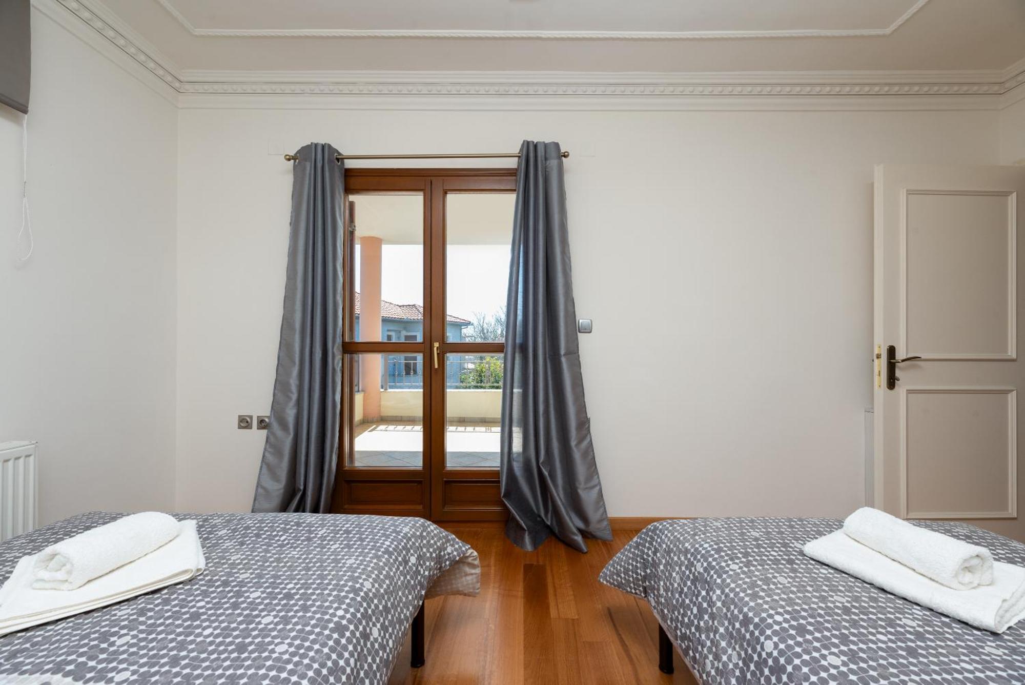 Christina'S Twin Palm Trees House Apartment Agria Luaran gambar