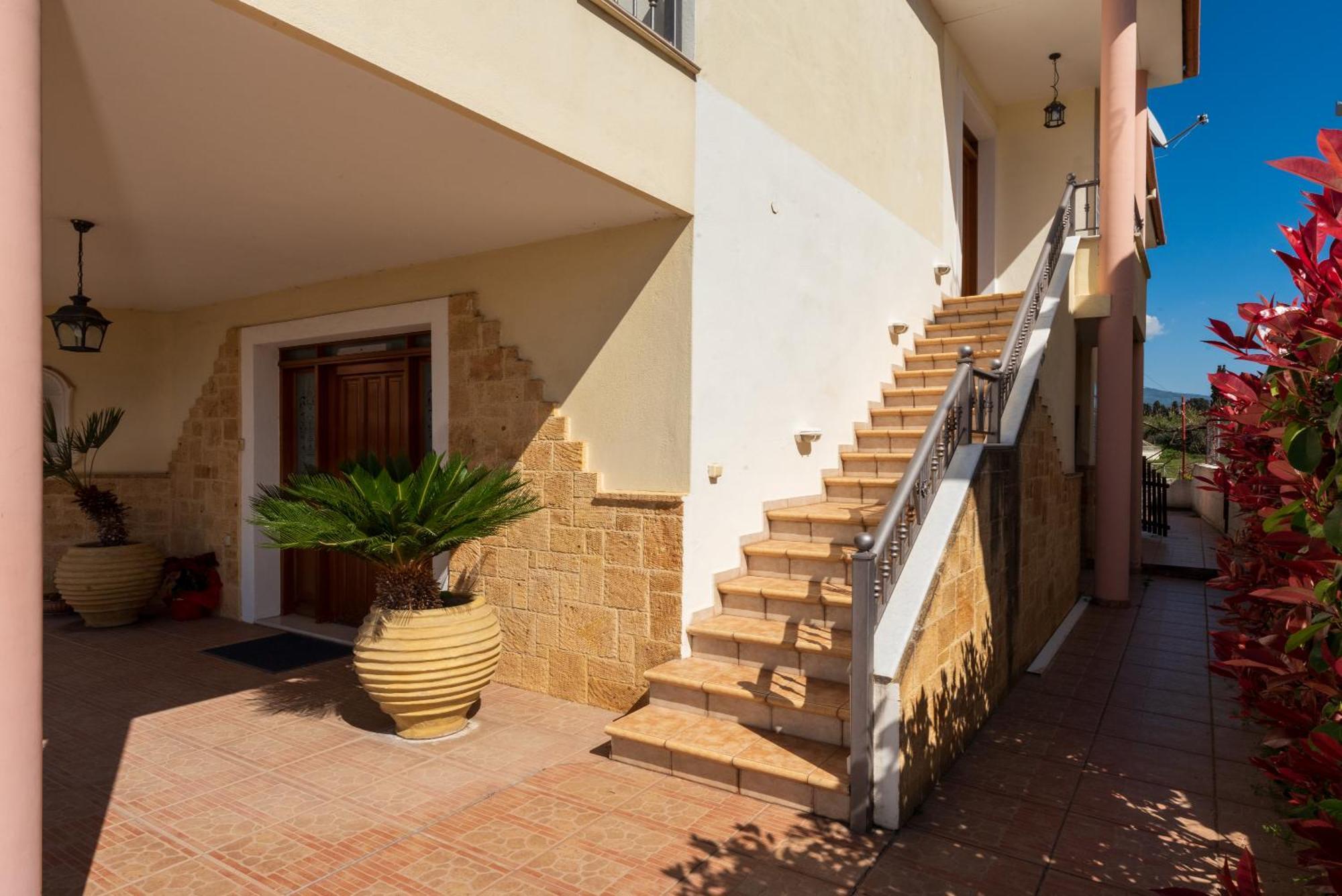 Christina'S Twin Palm Trees House Apartment Agria Luaran gambar