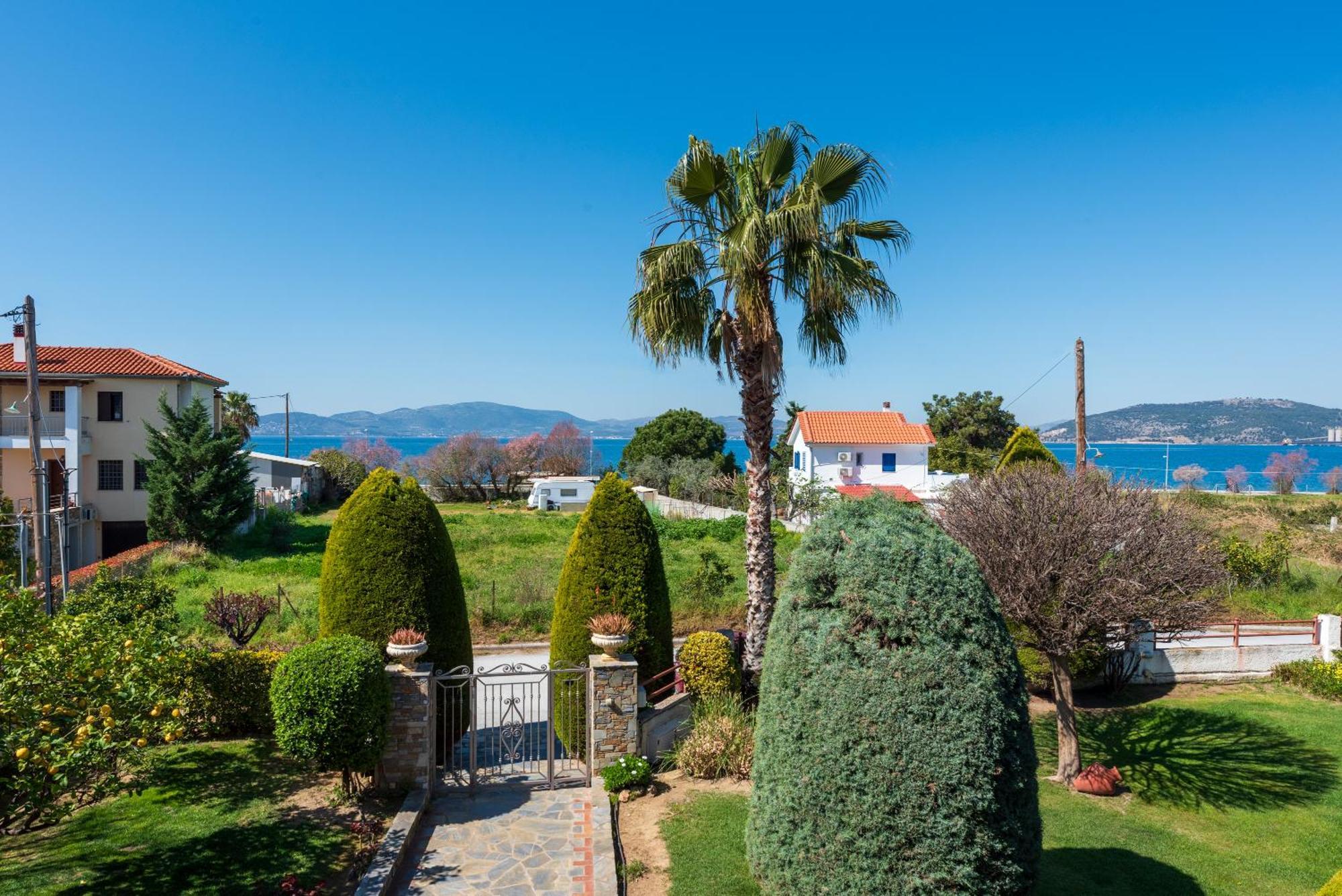 Christina'S Twin Palm Trees House Apartment Agria Luaran gambar